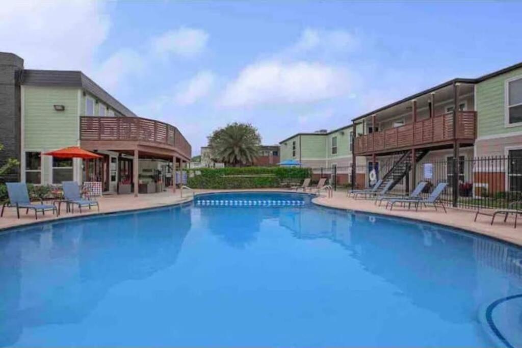 Beautiful/Spacious 2 Bedroom Houston Near Galleria Extérieur photo