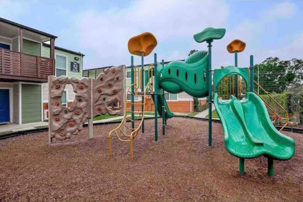 Beautiful/Spacious 2 Bedroom Houston Near Galleria Extérieur photo